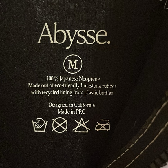 NEW UNWORN ABYSSE Elle one piece IN SOLD OUT LILAC - Picture 11 of 11